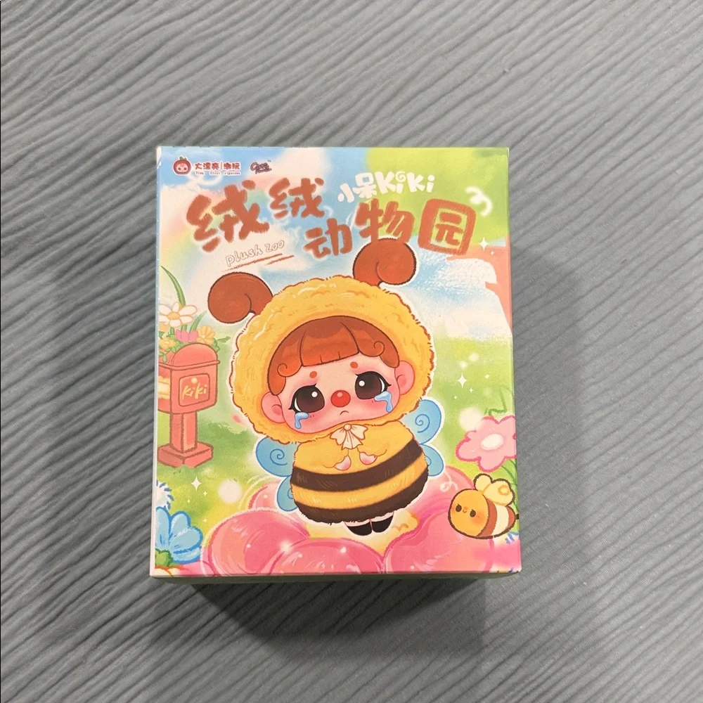 V2 Zipper Bag, DouDou, & Fluffy Zoo Bundle - Picture 10 of 13